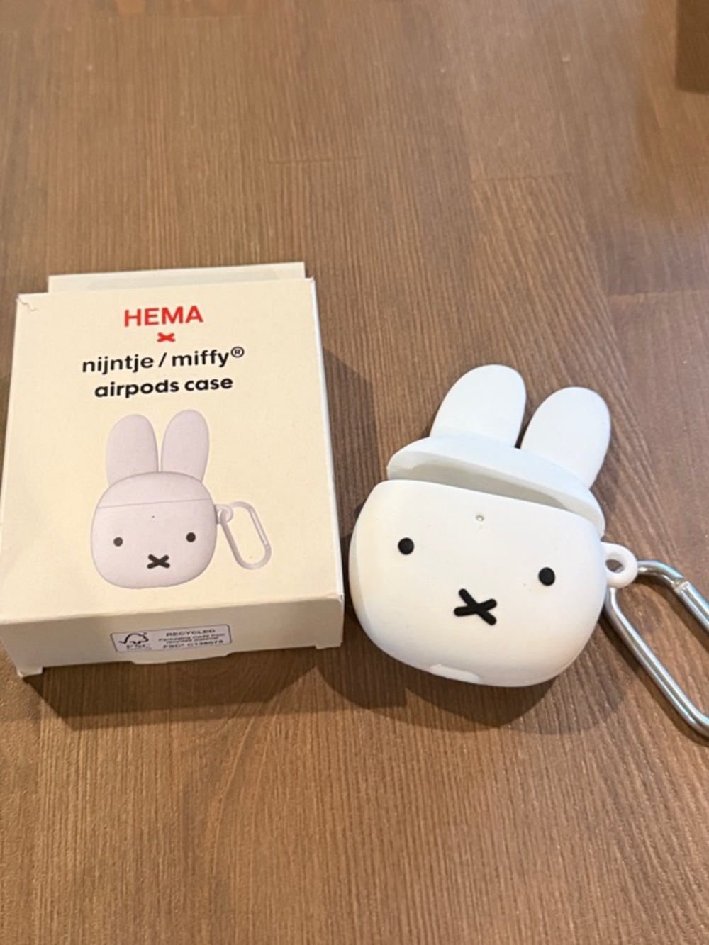 Miffy AirPods 1 & 2 Case with Carabiner Clip